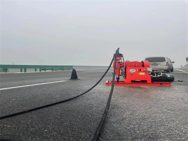 普格马路路基路面开裂下沉注浆加固灌浆