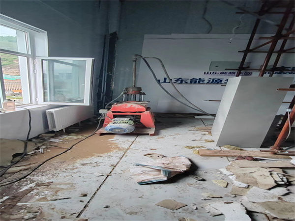 普格地基基础下沉墙体裂缝加固注浆顶升施工